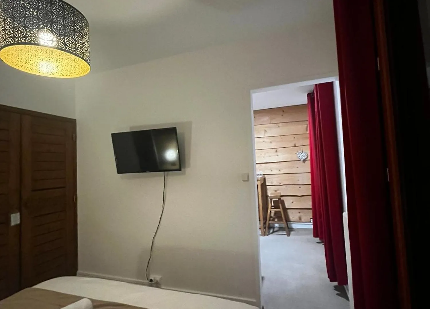 Hôtel Au Feu De Bois bar à vin le 1605 Autrans-Meaudre-en-Vercors