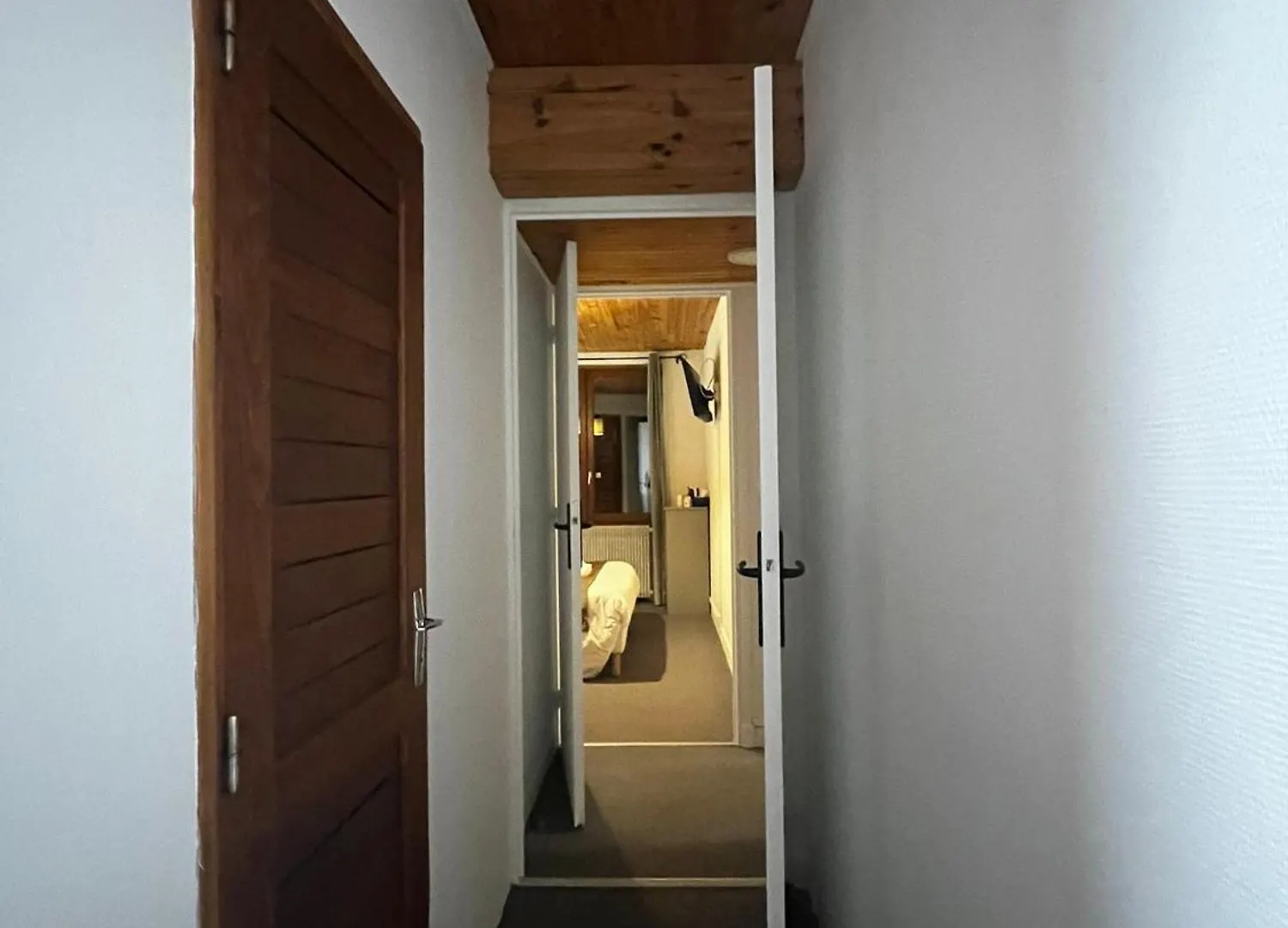 Hotel Hôtel Au Feu De Bois bar à vin le 1605 Autrans-Meaudre-en-Vercors