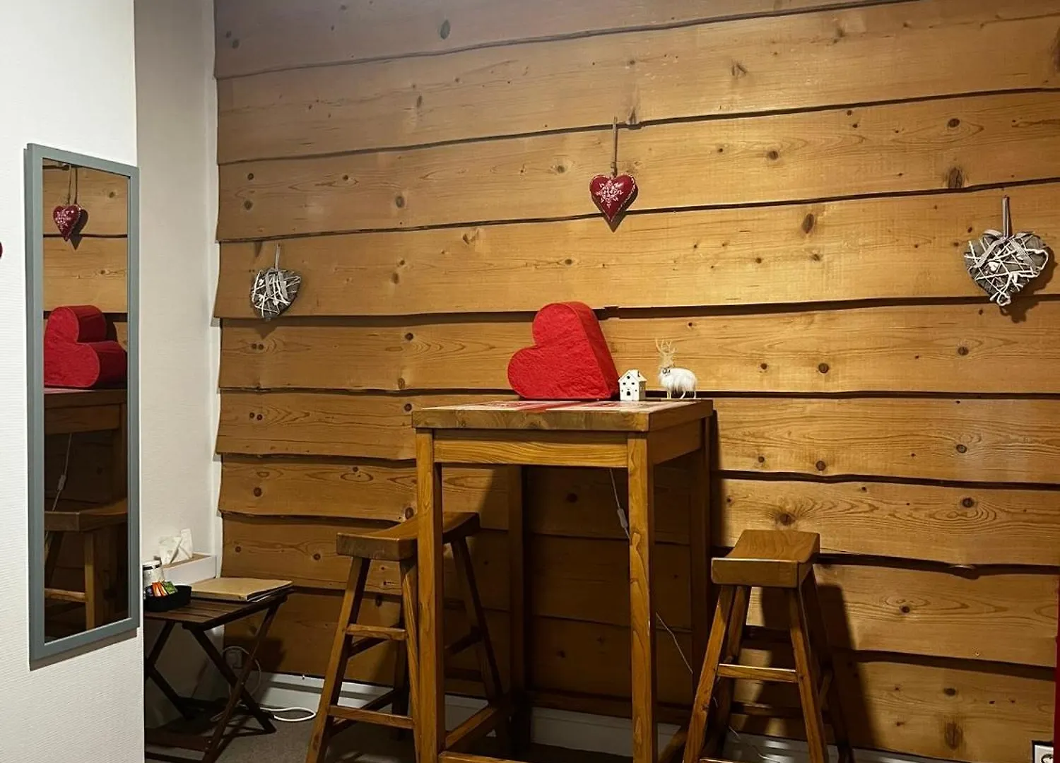 Hôtel Au Feu De Bois bar à vin le 1605 Autrans-Meaudre-en-Vercors France