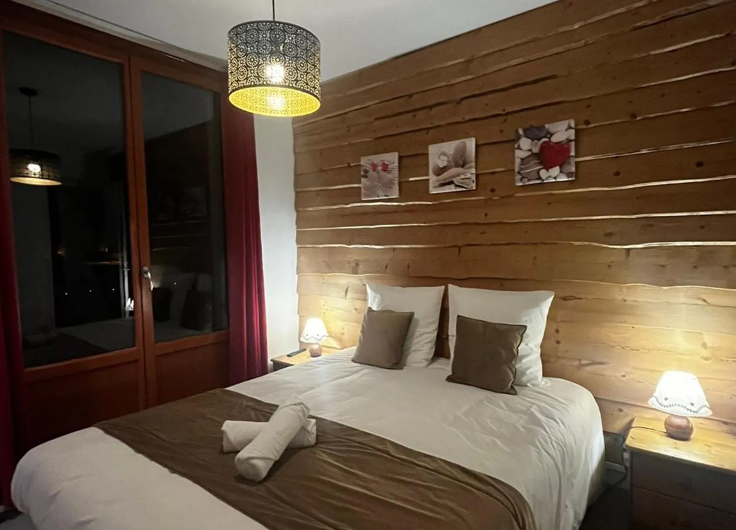 Hôtel Au Feu De Bois bar à vin le 1605 Autrans-Meaudre-en-Vercors