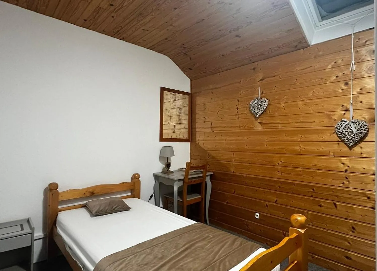 Hôtel Au Feu De Bois bar à vin le 1605 Autrans-Meaudre-en-Vercors
