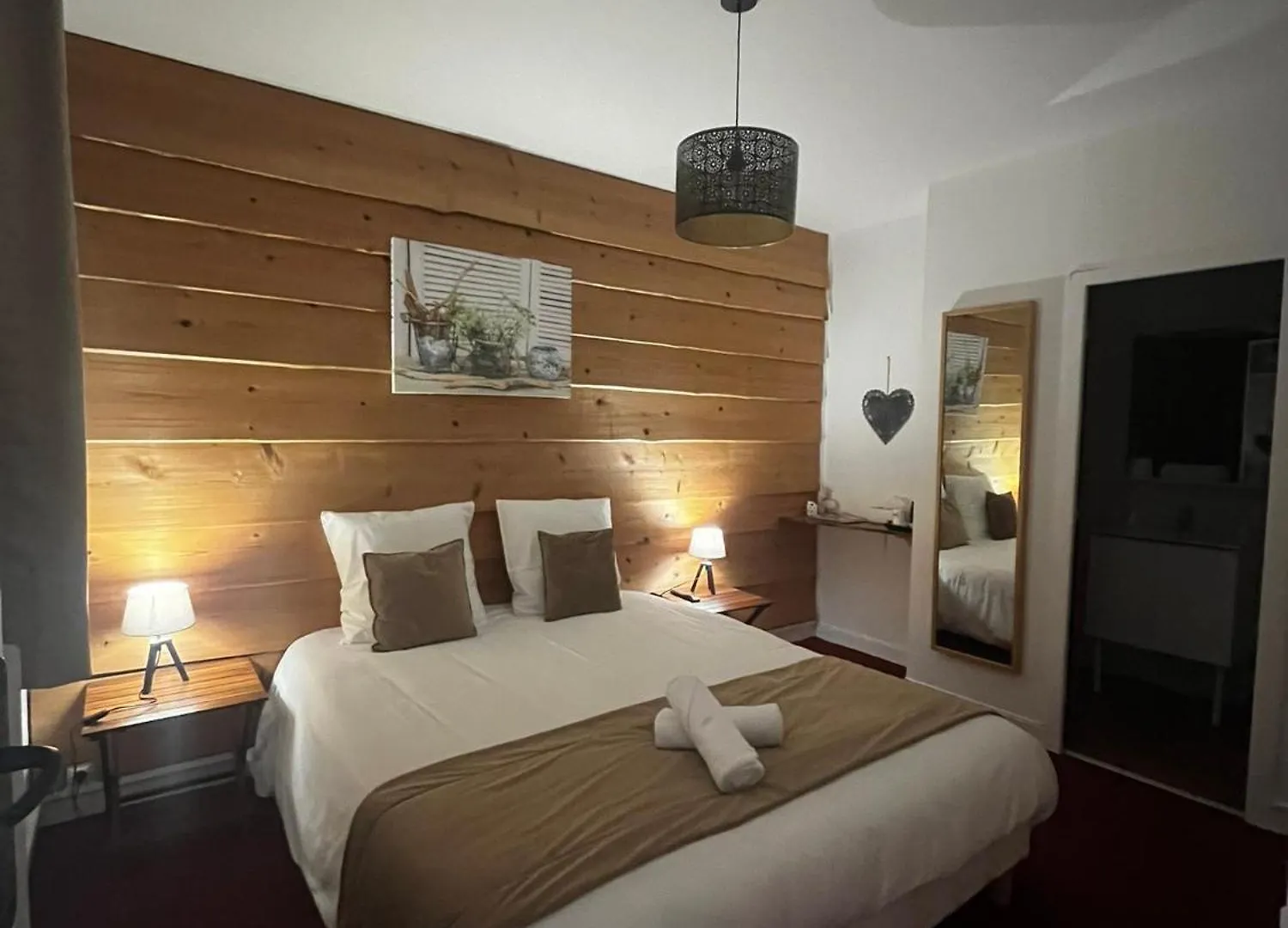 Hôtel Au Feu De Bois bar à vin le 1605 Autrans-Meaudre-en-Vercors Hotel