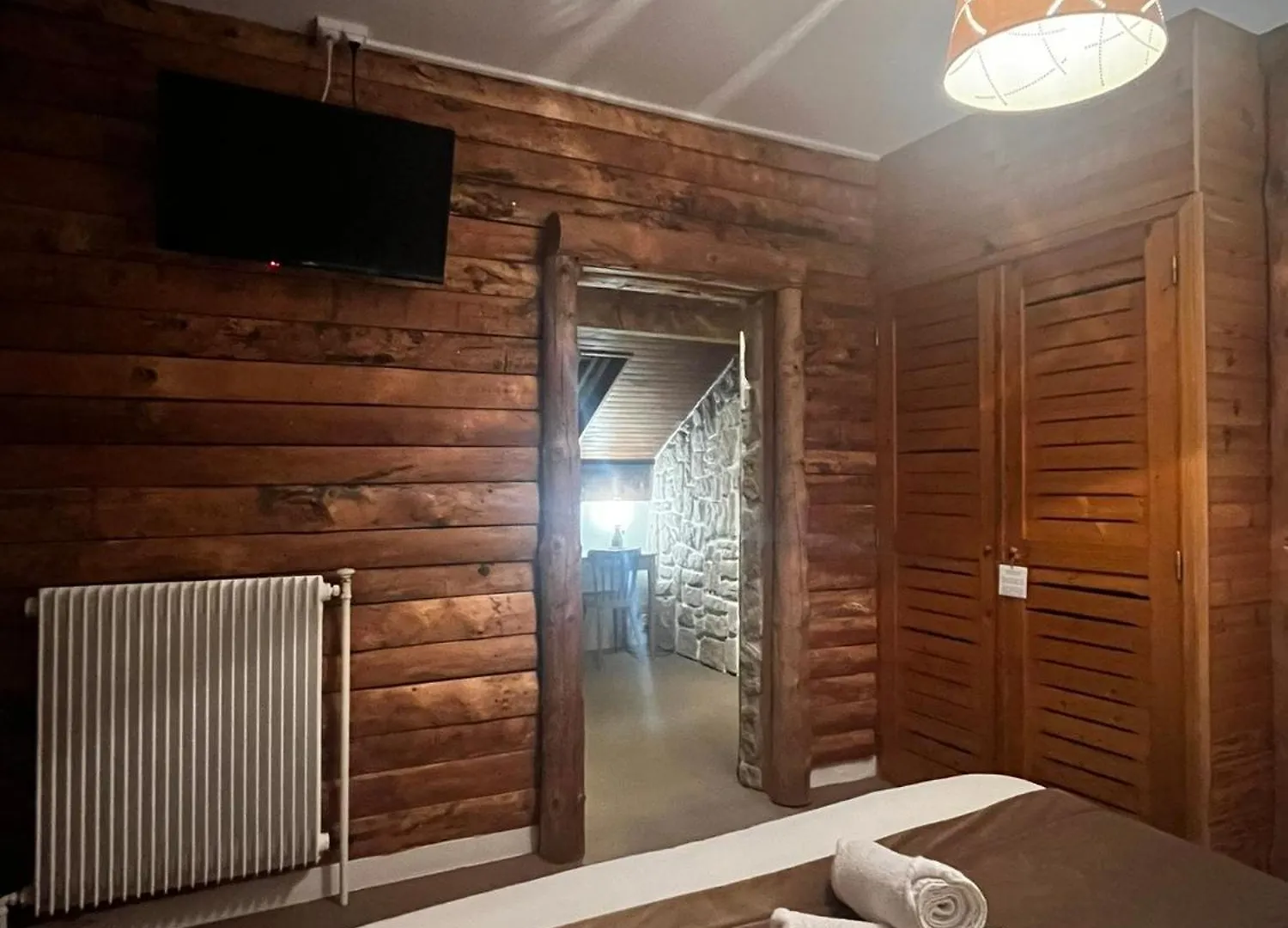 Hôtel Au Feu De Bois bar à vin le 1605 Autrans-Meaudre-en-Vercors Hotel