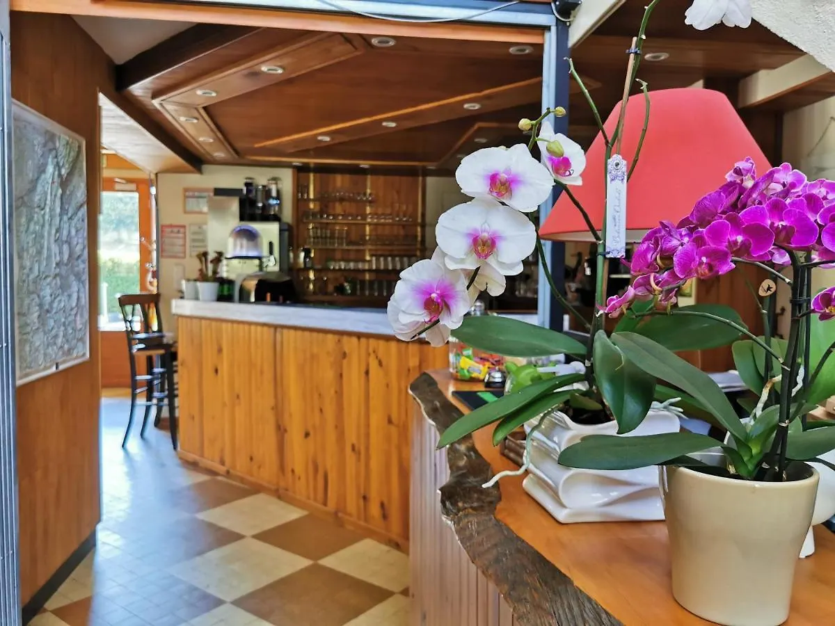 Hotel Au Feu De Bois Bar A Vin Le 1605 Autrans-Meaudre-en-Vercors 2*,
