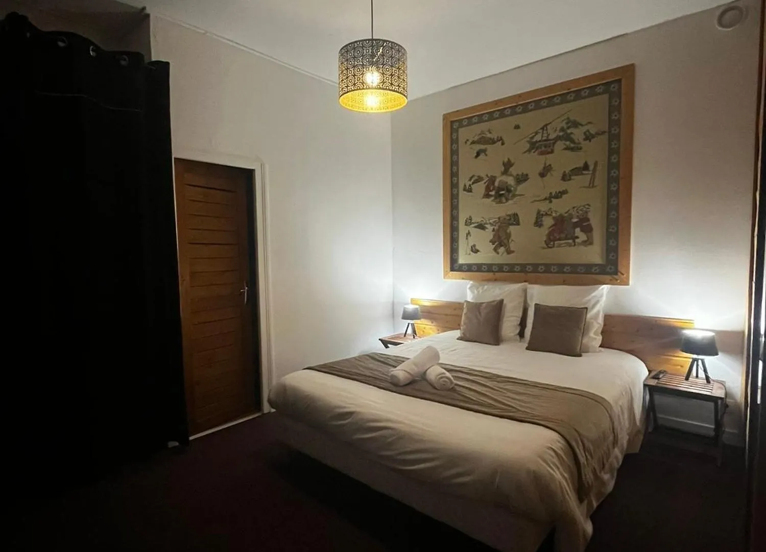 **  Hotel Au Feu De Bois Bar A Vin Le 1605 Autrans-Meaudre-en-Vercors Francie