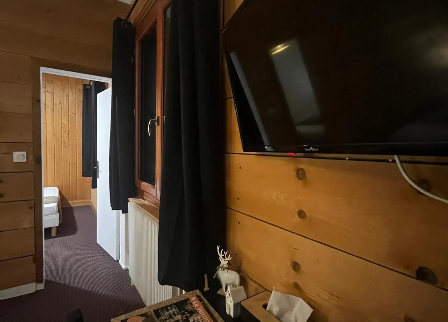 **  Hotel Au Feu De Bois Bar A Vin Le 1605 Autrans-Meaudre-en-Vercors Francie